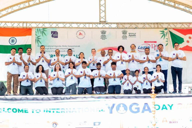 Célébration de la Journée Internationale du Yoga